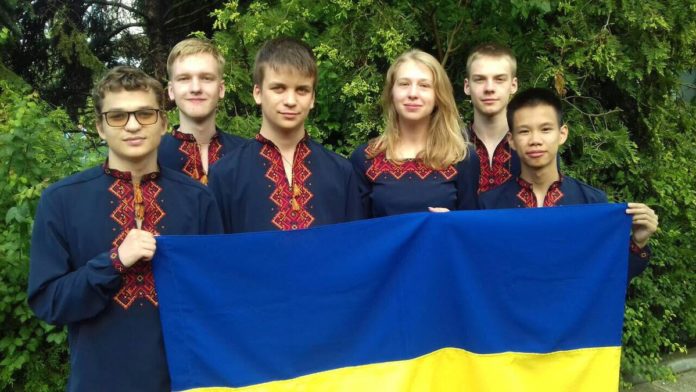 4 золоті та 2 срібні медалі здобули українські школярі на Міжнародній математичній олімпіаді 4 золоті та 2 срібні медалі здобули українські школярі на Міжнародній математичній олімпіаді