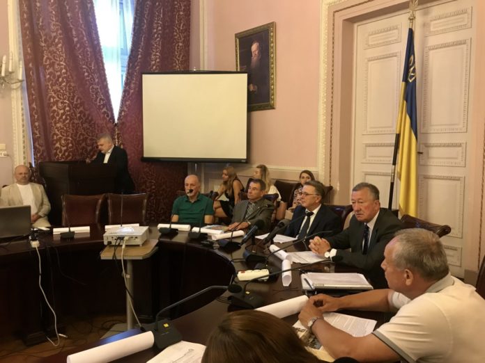 Паркінг розбрату: чи побудують у Львові підземний паркінг перед університетом не дивлячись на ризики (фото) Паркінг розбрату: чи побудують у Львові підземний паркінг перед університетом не дивлячись на ризики (фото)