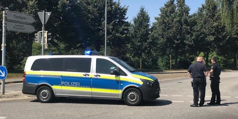 У Німеччині невідомий в автобусі поранив ножем 14 осіб