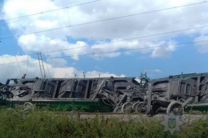 На Одещині вантажний потяг зійшов з рейок, рух у напрямку Києва призупинено На Одещині вантажний потяг зійшов з рейок, рух у напрямку Києва призупинено