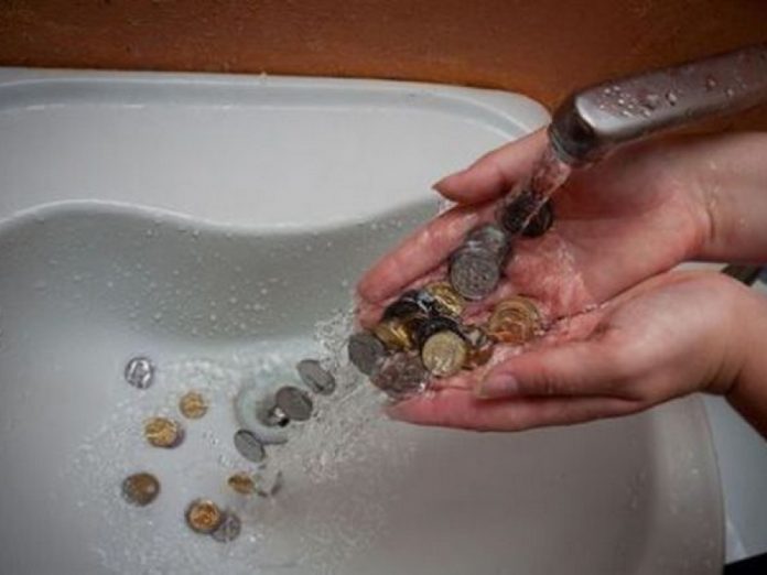 У всіх містах України зростуть ціни на воду через проблеми з хлором У всіх містах України зростуть ціни на воду через проблеми з хлором