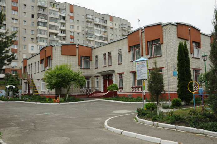 Дивосвіт у львівській освіті: конфлікт навколо дитячого садочка №42 триває Дивосвіт у львівській освіті: конфлікт навколо дитячого садочка №42 триває