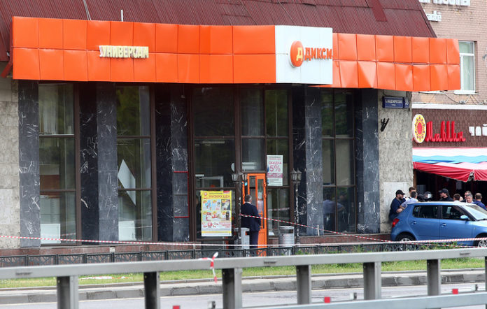 У магазині Москви чоловік захопив заручницю У магазині Москви чоловік захопив заручницю