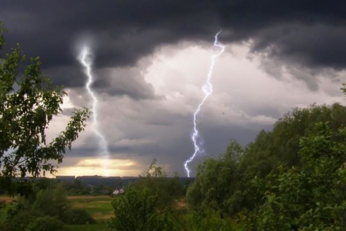 Погода у Львові: синоптики прогнозують грозу, шквали та град Погода у Львові: синоптики прогнозують грозу, шквали та град