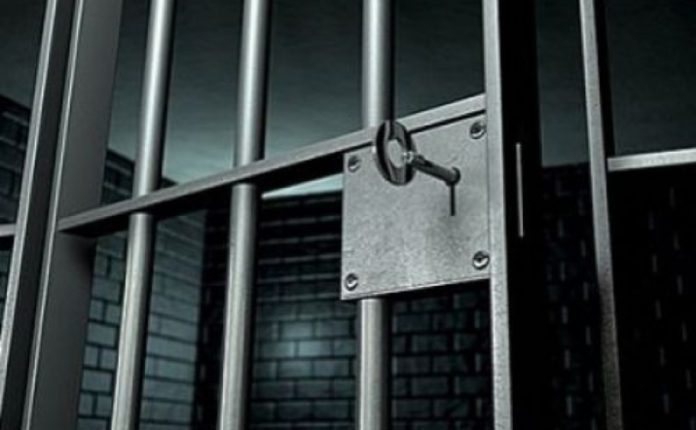 У Греції двох українців ув’язнили на 180 років через перевезення нелегальних мігрантів У Греції двох українців ув’язнили на 180 років через перевезення нелегальних мігрантів