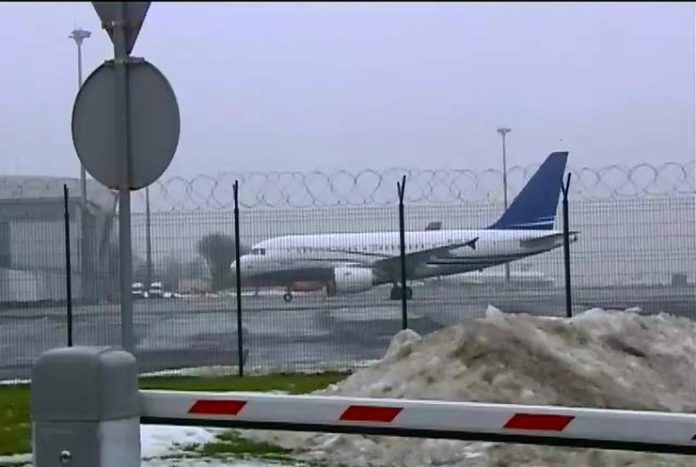 Авіаперевізник пообіцяв забрати українців з Батумі у неділю Авіаперевізник пообіцяв забрати українців з Батумі у неділю