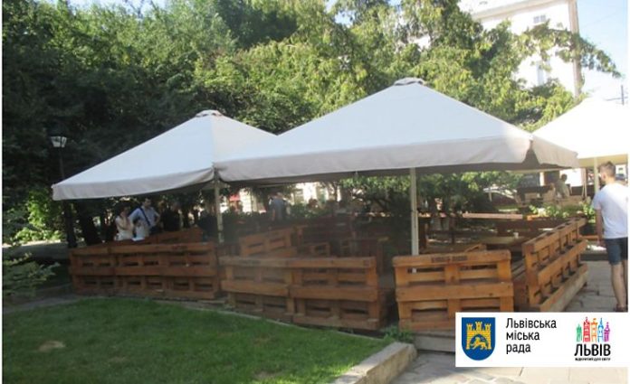 Від початку сезону у Львові примусово демонтували 15 літніх майданчиків Від початку сезону у Львові примусово демонтували 15 літніх майданчиків