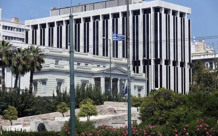 Греція вишле двох російських дипломатів, чиї дії загрожують нацбезпеці Греція вишле двох російських дипломатів, чиї дії загрожують нацбезпеці