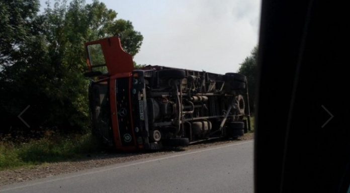 Під російським посольством поставили 366 хрестів у пам’ять полеглих під Іловайськом Під російським посольством поставили 366 хрестів у пам’ять полеглих під Іловайськом