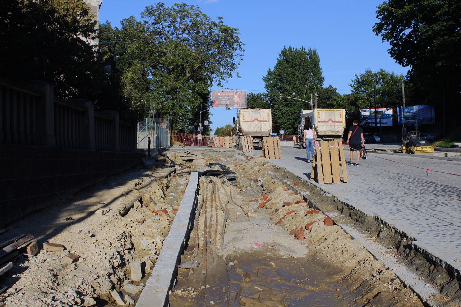 «Хочете — переробляйте за свої кошти!». Як пройшла виїзна нарада щодо ремонту Личаківської - 3