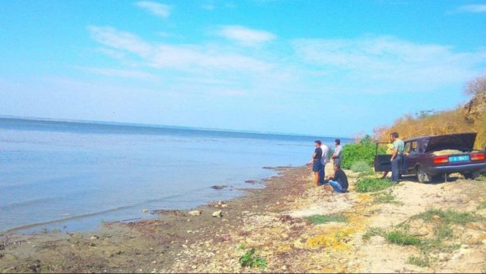 На Одещині шукають хлопчика, який на саморобному плоту вийшов у лиман і не повернувся На Одещині шукають хлопчика, який на саморобному плоту вийшов у лиман і не повернувся