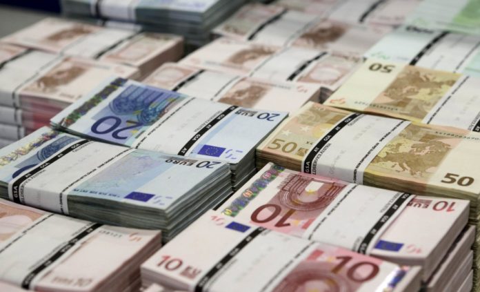 За три місяці українські заробітчани з Польщі переслали 800 мільйонів доларів За три місяці українські заробітчани з Польщі переслали 800 мільйонів доларів