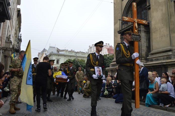 У Львові прощаються із загиблим Героєм Мар’яном Найдою (фото) У Львові прощаються із загиблим Героєм Мар’яном Найдою (фото)