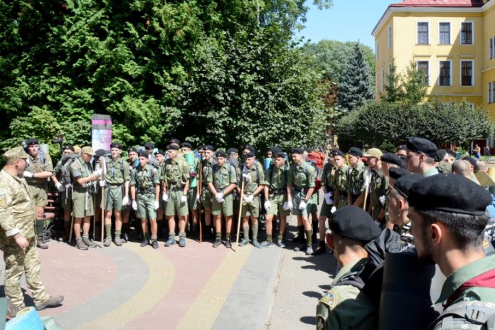 До Національної академії сухопутних військ завітали учасники табору «Легіон» До Національної академії сухопутних військ завітали учасники табору «Легіон»