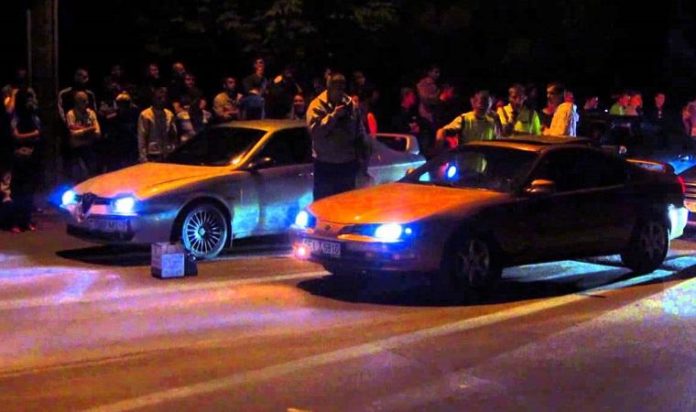 Перегони автолюбителів у Рівному: постраждалі поліцейські, побиті авто Перегони автолюбителів у Рівному: постраждалі поліцейські, побиті авто