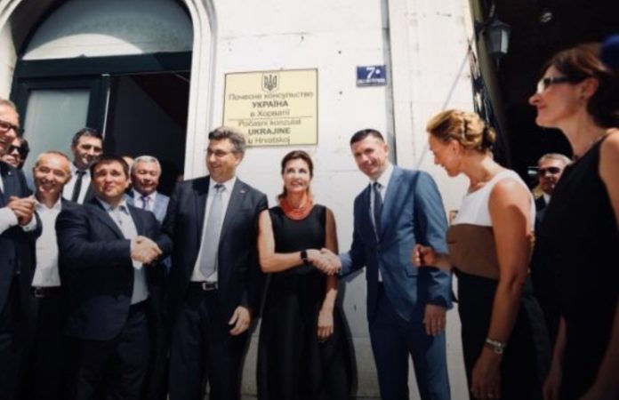 У Хорватії відкрили почесне консульство України з помилкою у назві установи У Хорватії відкрили почесне консульство України з помилкою у назві установи