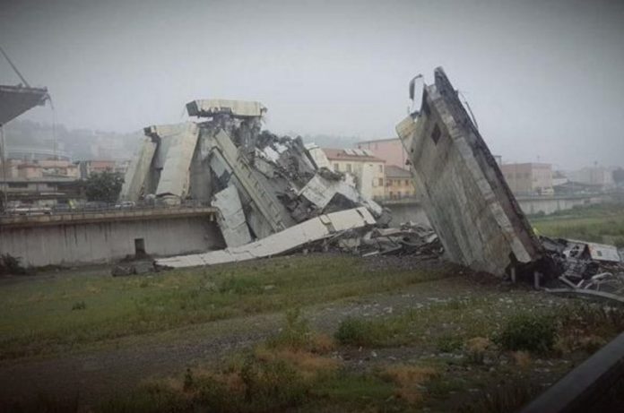 В Італії обвалився міст, десятки загиблих (фото) В Італії обвалився міст, десятки загиблих (фото)