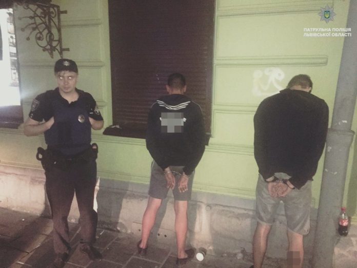 У Львові посеред вулиці пограбували чоловіка У Львові посеред вулиці пограбували чоловіка