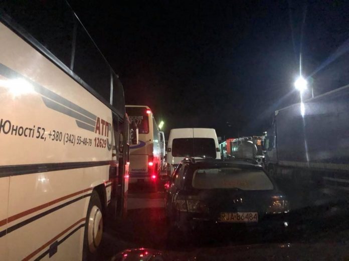 На Львівщині не працювали кілька пунктів пропуску з Польщею На Львівщині не працювали кілька пунктів пропуску з Польщею