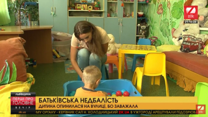 У Червонограді матір вигнала на вулицю свого 4-річного сина, який заважав пиячити У Червонограді матір вигнала на вулицю свого 4-річного сина, який заважав пиячити