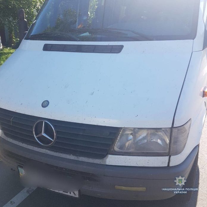Під Києвом поліцейські зняли маршрутку з рейсу через п’яного водія Під Києвом поліцейські зняли маршрутку з рейсу через п’яного водія