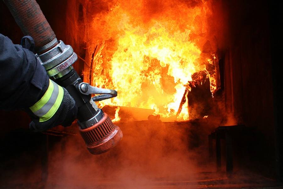 На Львівщині чоловік під час пожежі отримав опіки
