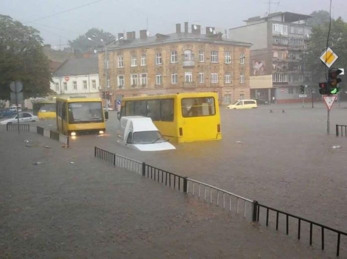 В мерії створено координаційний штаб для ліквідації наслідків негоди В мерії створено координаційний штаб для ліквідації наслідків негоди