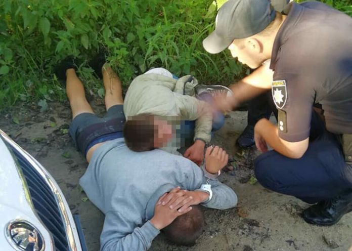 Біля Львова зловмисники пограбували чоловіка та викрали автомобіль (фото) Біля Львова зловмисники пограбували чоловіка та викрали автомобіль (фото)