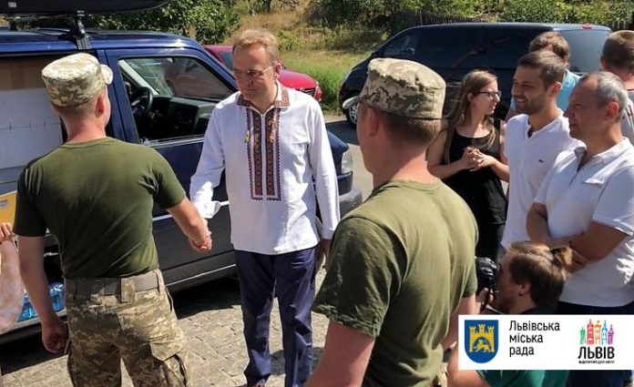 Для військових у Краматорську Садовий передав обладнання Для військових у Краматорську Садовий передав обладнання