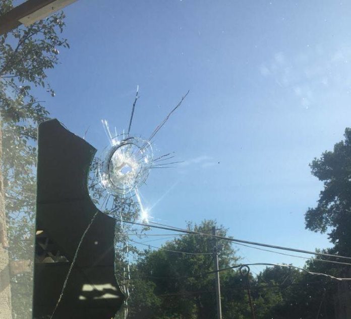 Бойовики обстріляли КПВВ «Майорське» Бойовики обстріляли КПВВ «Майорське»