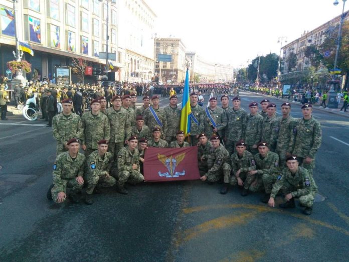 Львівські десантники показали, як готується до старту парад Незалежності в Києві (фото) Львівські десантники показали, як готується до старту парад Незалежності в Києві (фото)