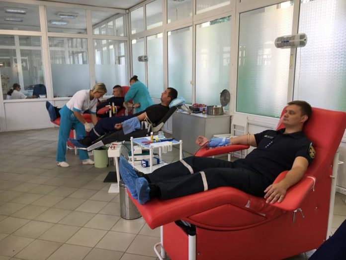 Львівські рятувальники долучилися до благодійної акції «Твоя кров рятівна!» (фото) Львівські рятувальники долучилися до благодійної акції «Твоя кров рятівна!» (фото)