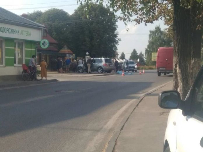 У Раві-Руській під колесами позашляховика загинула жінка У Раві-Руській під колесами позашляховика загинула жінка