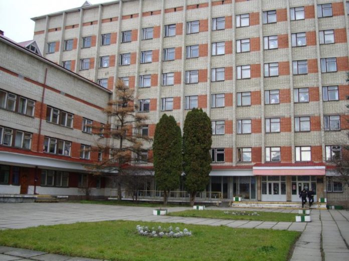 У Львові з вікна поліклініки викинувся чоловік У Львові з вікна поліклініки викинувся чоловік