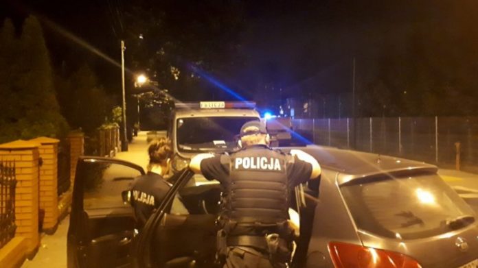 У Польщі троє чоловіків з мачете напали на українців У Польщі троє чоловіків з мачете напали на українців