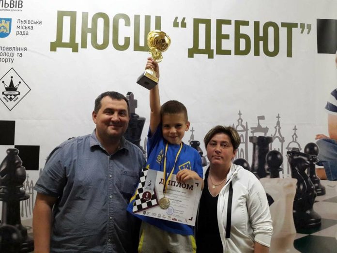Семирічний львів’янин здобув «бронзу» на чемпіонаті Європи з шахів Семирічний львів’янин здобув «бронзу» на чемпіонаті Європи з шахів