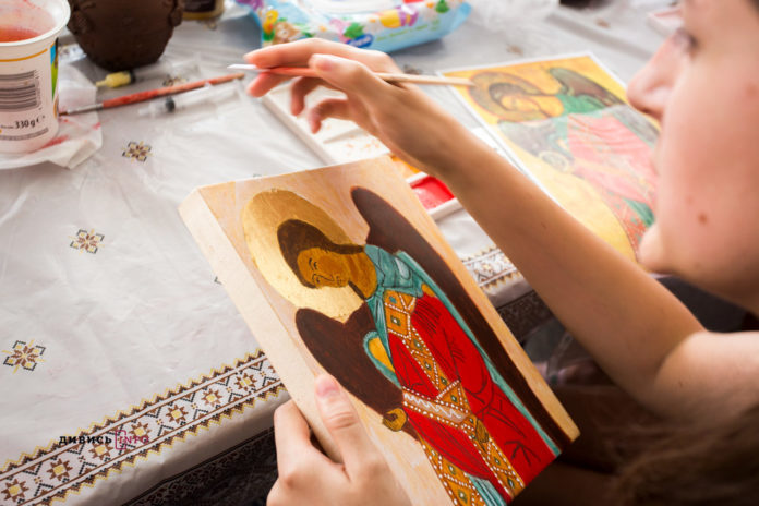 Літня школа іконопису: як на Львівщині дітей вчать малювати ікони (фото)