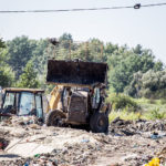 Поряд зі злітною смугою львівського аеропорту досі лежить близько 1000 тонн сміття (фото) - 20