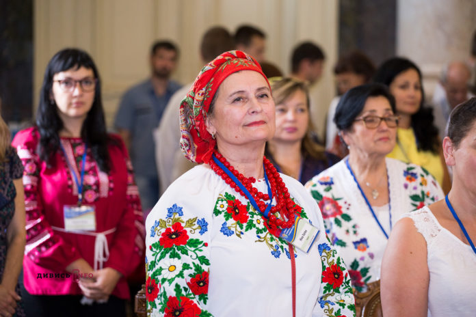 Порошенко і Гриневич відкрили у Львові Перший світовий форум українознавчих суботніх та недільних шкіл (фото) Порошенко і Гриневич відкрили у Львові Перший світовий форум українознавчих суботніх та недільних шкіл (фото)