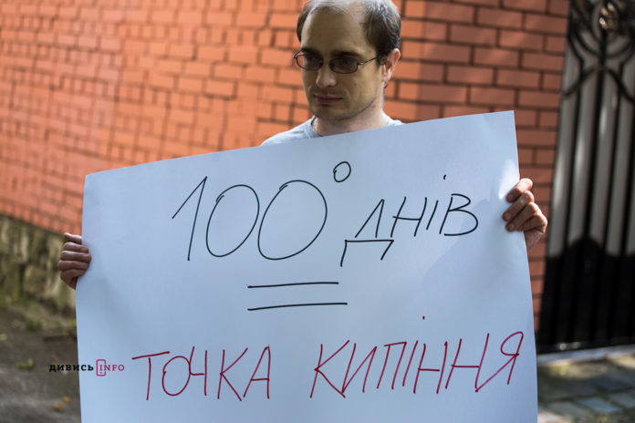 У Львові в консульство РФ намагалися передати листи до Олега Сенцова (фоторепортаж) У Львові в консульство РФ намагалися передати листи до Олега Сенцова (фоторепортаж)
