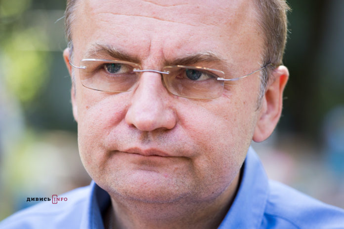 Місто не дасть грошей на ліквідацію провалля, що утворилось на вулиці Мечникова Місто не дасть грошей на ліквідацію провалля, що утворилось на вулиці Мечникова