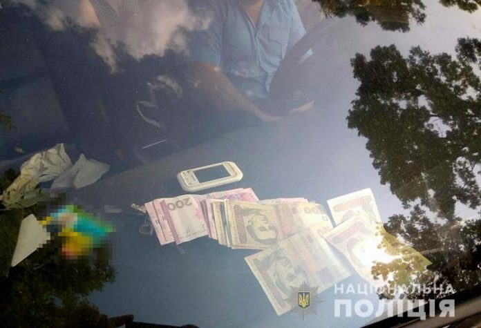 На Львівщині затримали митників, які організували корупційну схему ввезення «євроблях» На Львівщині затримали митників, які організували корупційну схему ввезення «євроблях»