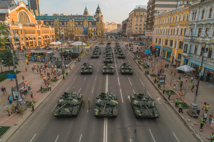 Будуть військові з 18 країн, – Полторак розповів деталі параду до Дня Незалежності (фото) Будуть військові з 18 країн, – Полторак розповів деталі параду до Дня Незалежності (фото)