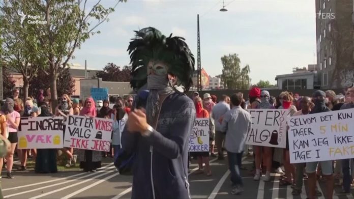 У Данії протестували проти заборони носити паранджу в громадських місцях У Данії протестували проти заборони носити паранджу в громадських місцях