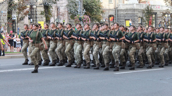 Стало відомо, скільки жінок служать в ЗСУ Стало відомо, скільки жінок служать в ЗСУ