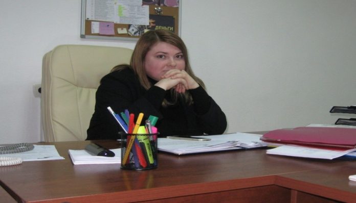 Херсонську активістку, яку облили кислотою, терміново перевозять до Києва Херсонську активістку, яку облили кислотою, терміново перевозять до Києва