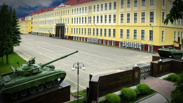 На офіцерську програму у Львові не взяли жодної жінки На офіцерську програму у Львові не взяли жодної жінки