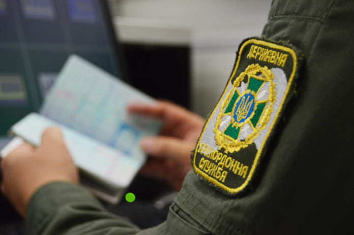 Понад 700 іноземцям заборонили в’їзд до України за незаконне відвідування Криму і ОРДЛО Понад 700 іноземцям заборонили в’їзд до України за незаконне відвідування Криму і ОРДЛО