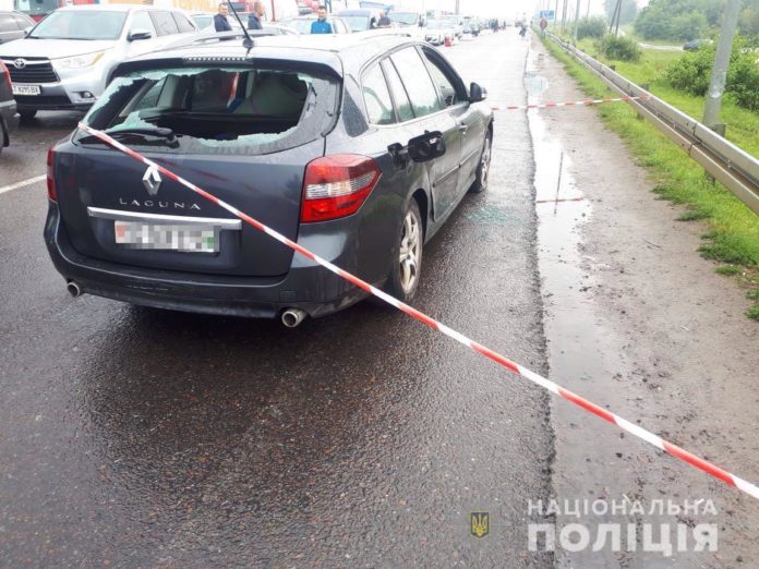З пострілами та розбитими шлагбаумами: у поліції розповіли подробиці прориву іноземця на кордоні З пострілами та розбитими шлагбаумами: у поліції розповіли подробиці прориву іноземця на кордоні