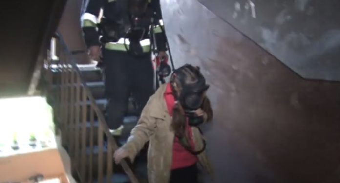 Пожежа у багатоповерхівці: горіли вхідні двері квартири (відео) Пожежа у багатоповерхівці: горіли вхідні двері квартири (відео)